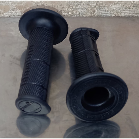 Дополнительное фото товара Ручки руля zx-018 мопед, мотоцикл (чёрные) Domino